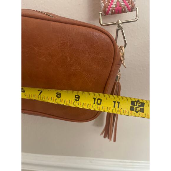 Preppy leather handbag with decorative strap. New - Picture 6 of 7